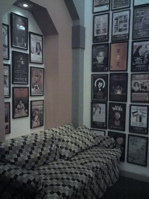 Proper way to display your window cards/posters