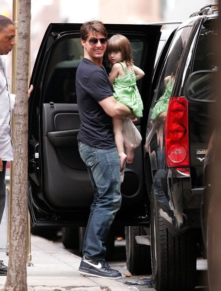 http://i151.photobucket.com/albums/s125/olgabelik/glamour/August/25-31-2008/parents/Suri2.jpg