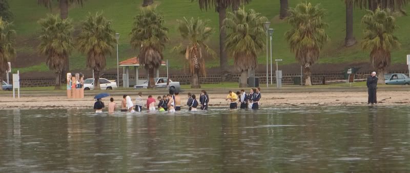 IMAGE: http://i151.photobucket.com/albums/s130/KinnonBellPhotography/geelong-2.jpg