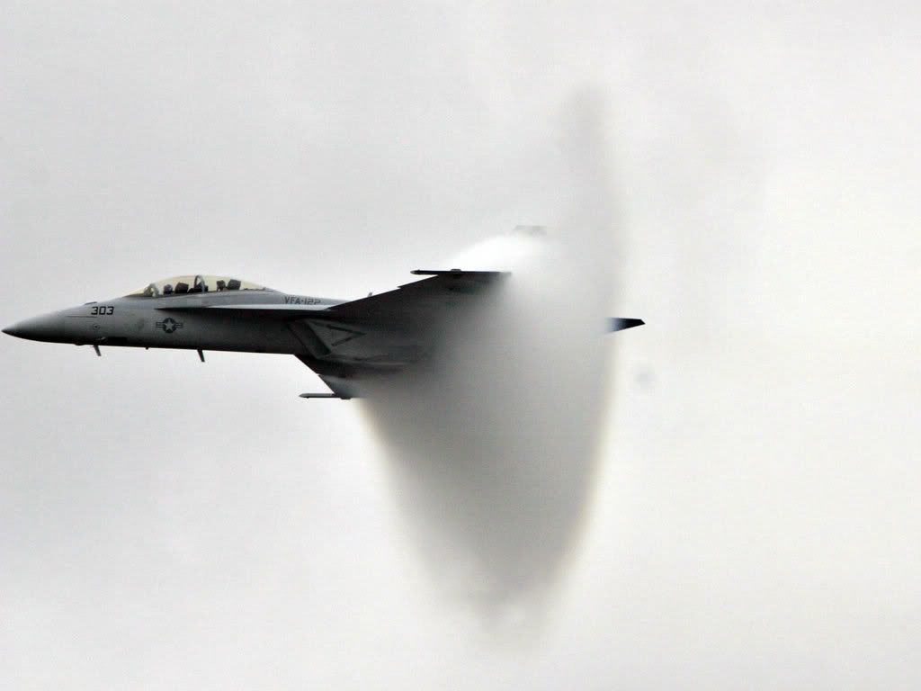 f_18_hornet_2.jpg