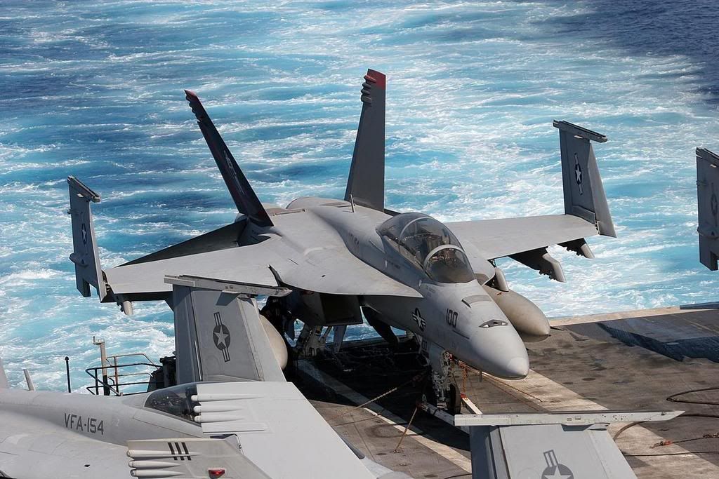 f_18_hornet_8.jpg