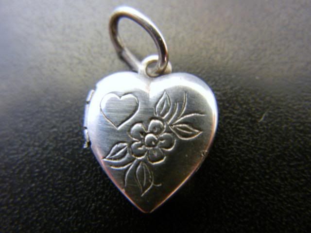 G2SterlingLocket001_zpscd69824b.jpg