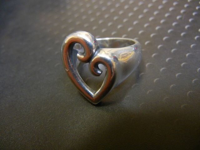 SilverHeartRing010.jpg