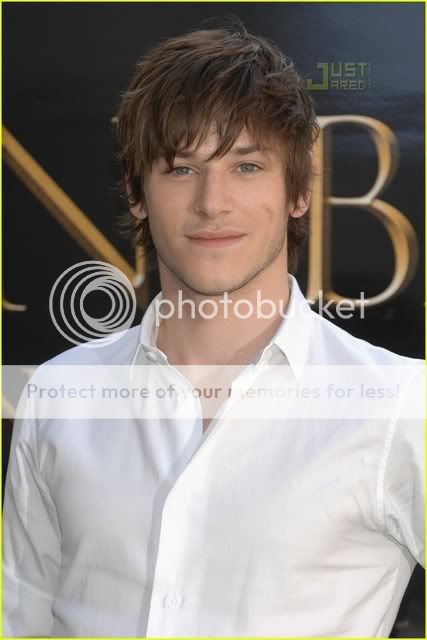 http://i151.photobucket.com/albums/s125/olgabelik/19-25/gaspard-ulliel-madrid-spain-01.jpg