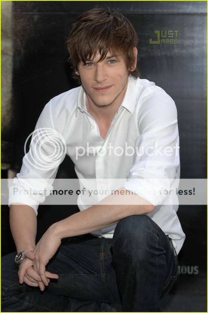 http://i151.photobucket.com/albums/s125/olgabelik/19-25/gaspard-ulliel-madrid-spain-03.jpg