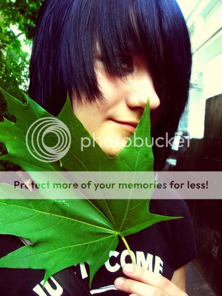 http://i151.photobucket.com/albums/s147/EMO_969/LiLi.jpg